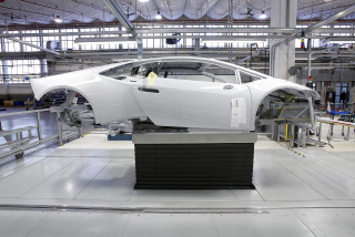 Illustration for article titled El minucioso proceso de construir un Lamborghini, foto a foto